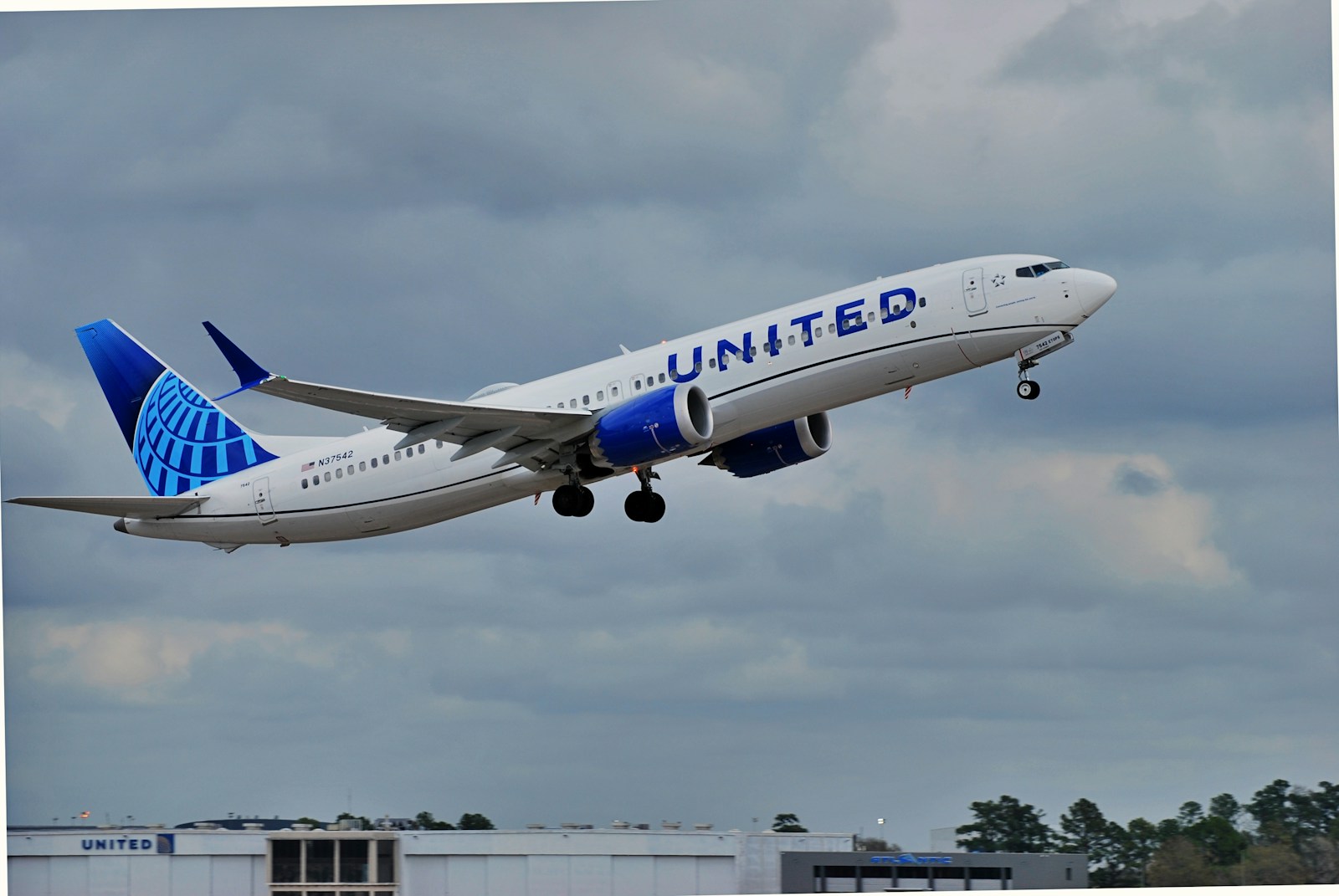 United Airlines Flight UA770 Emergency Diversion